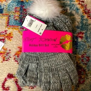 Betsy Johnson - gift set hat, gloves & snood